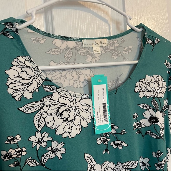 NWT- Short Sleeve Fitted Maternity Dress - Picture 2 of 5